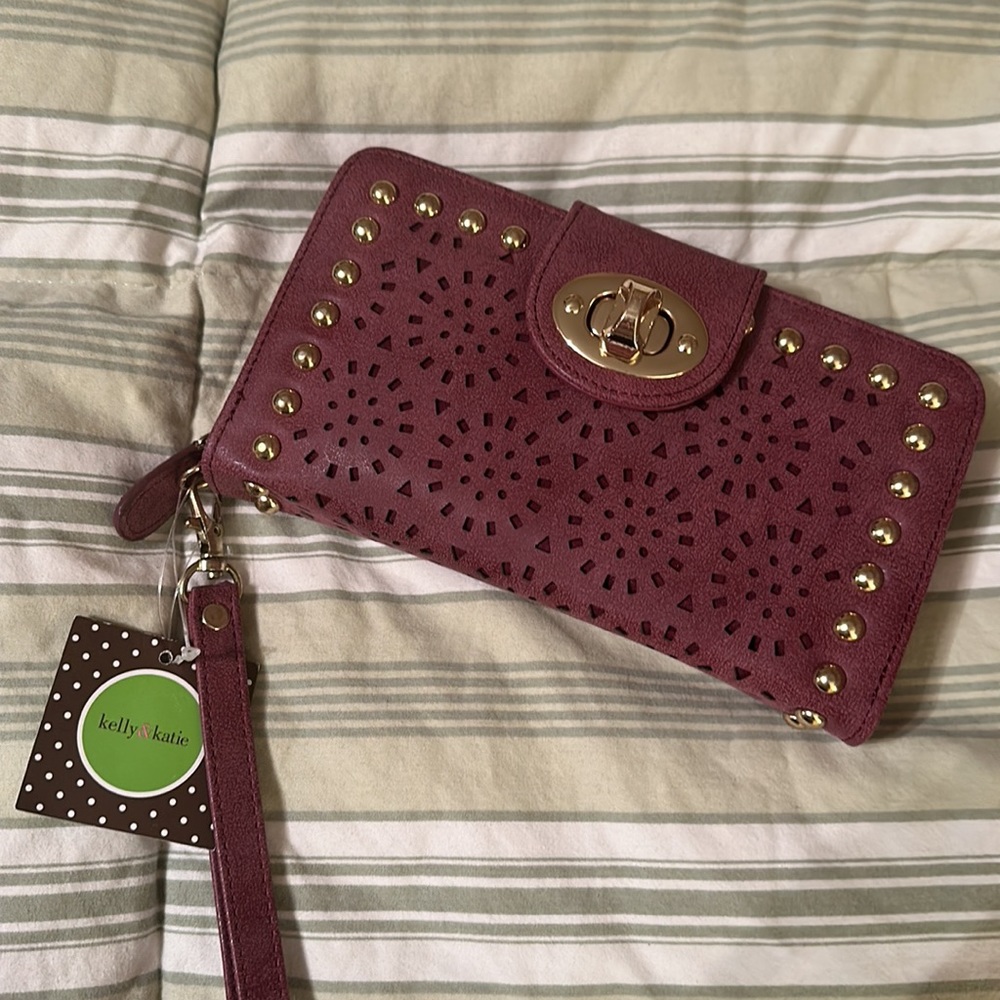 kelly&katie burgundy and gold clutch wristlet